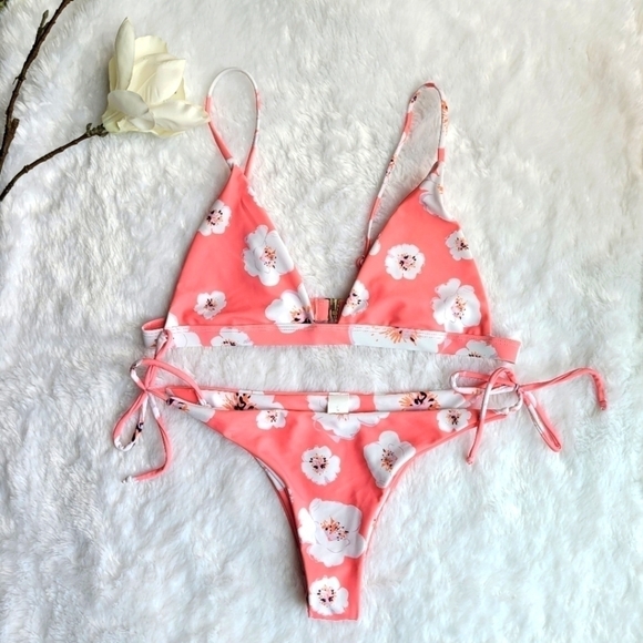 Women's Floral Bikini - Picture 1 of 8